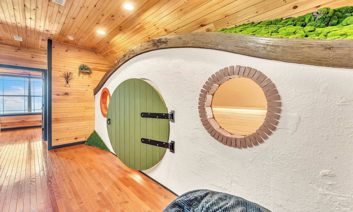 Bryant Cabin | Rivers Ledge Cabin with breathtaking views, hot tub, & indoor pool!