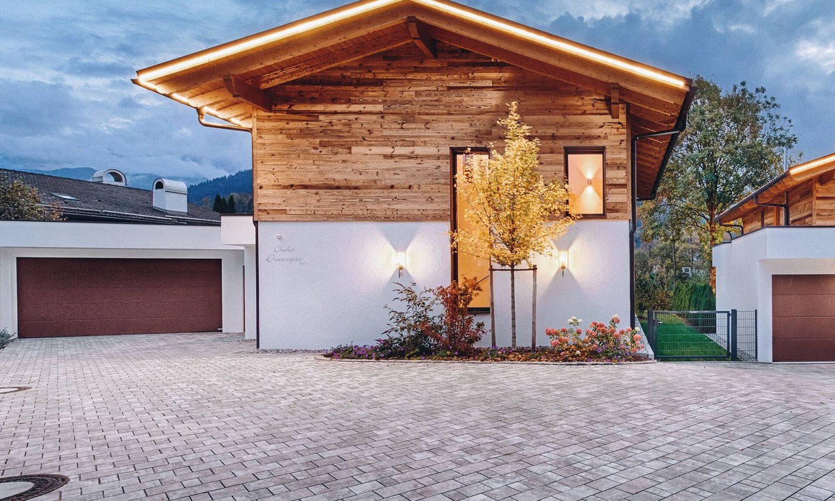 Garmisch-Partenkirchen Ski Chalet | Riverside Chalet Dreitorspitz - with infrared sauna, mountain views