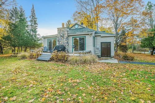 Thompsonville House | Riverside Abode