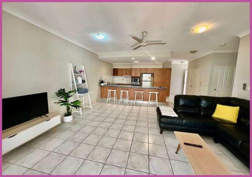 Douglas Apartment | Riverside Boulevard 13-151 close to HOSPITAL