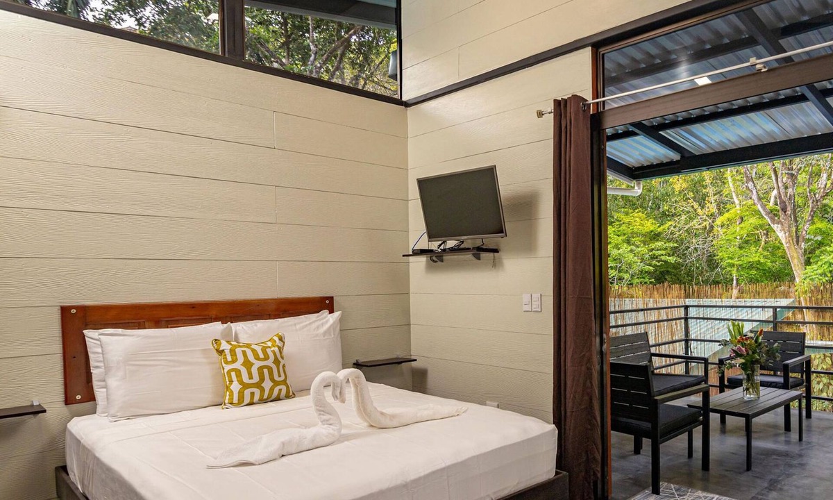 Valle Pura Vida Hotel | Riverside Bungalows