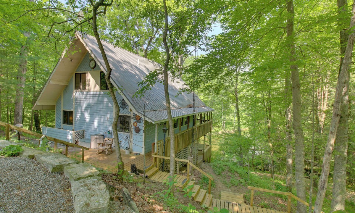 Scipio Cottage | Riverside Cabin w/3 Decks in North Vernon!