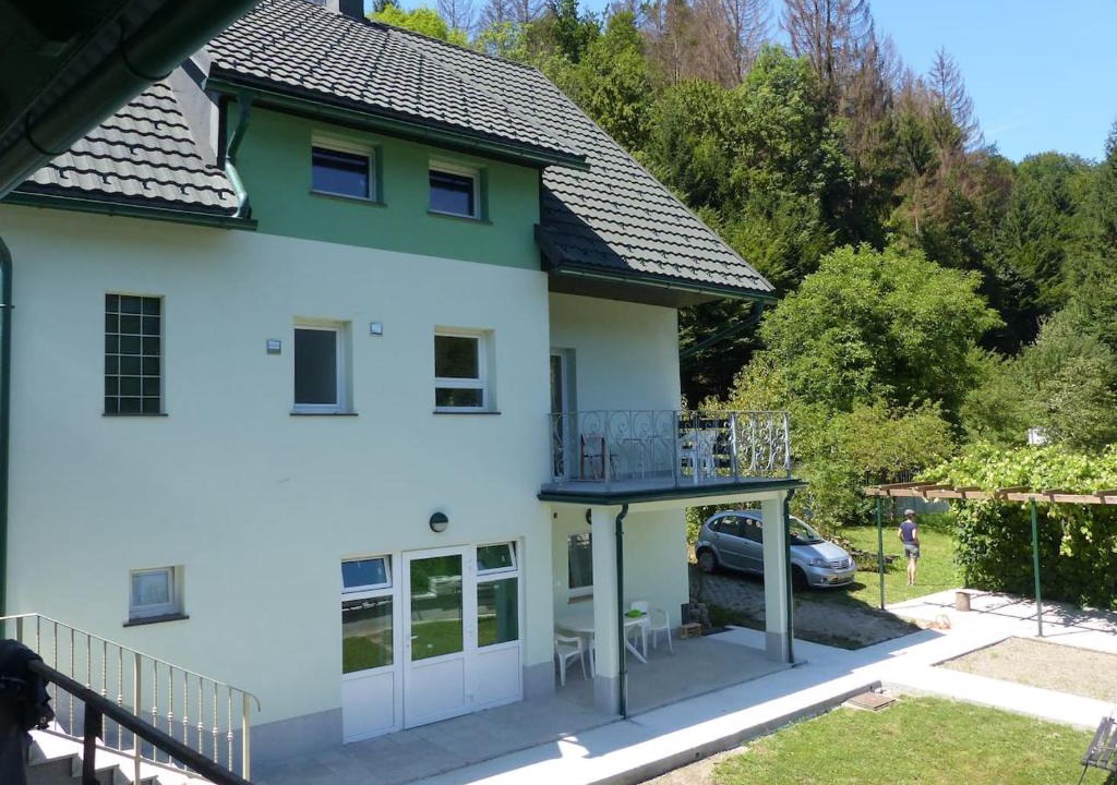 Zamost Apartment | Riverside garden apartment Three Springs Tri Zvira
