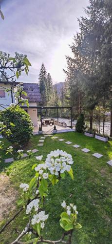 Ig House | Riverside Guesthouse