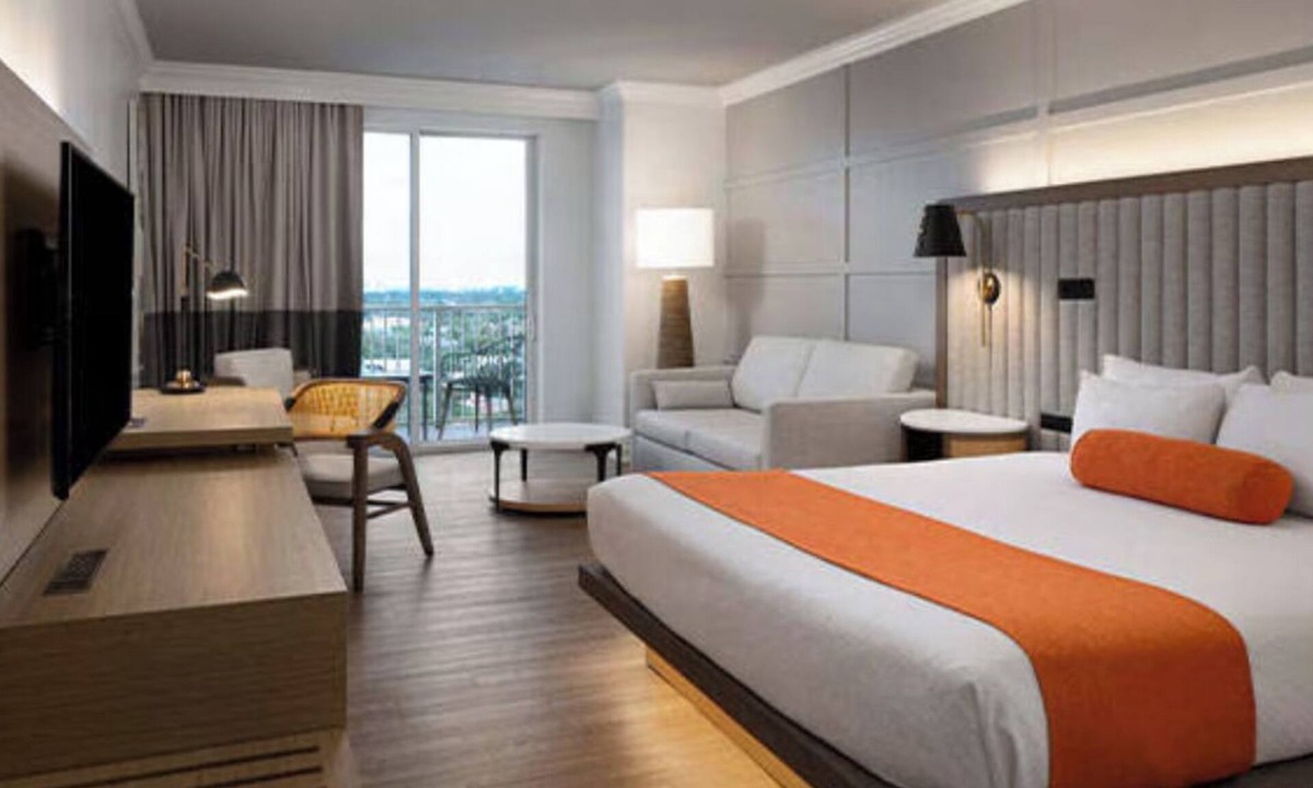Beverly Heights Hotel | Riverside Hotel |Jr Riverview Balc|River Pool, Yacht-Watching,Walkable| 2 Units