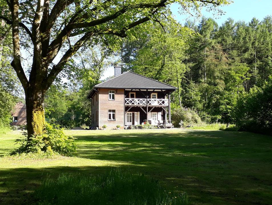 Chiny House | Riverside house