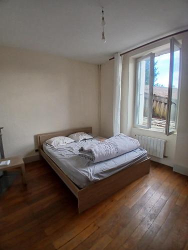 Issoudun Bed & Breakfast | Riverside house