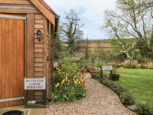 Cuckney House | Riverside Lodge