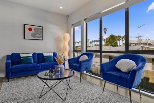 Otahuhu House | Riverside Modern Abode with 2 Aircons and Parking