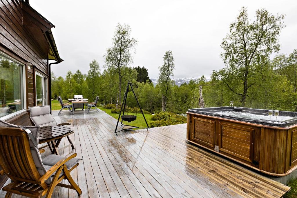 Hornindal House | Riverside