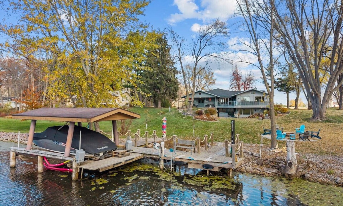 Fremont House | Riverside! PrivateDock|Hot Tub|WaterToys|Firepit!