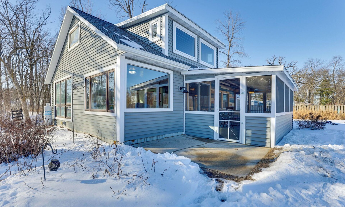 Johnson Creek Cottage | Riverside Retreat Near Trails in Johnson Creek