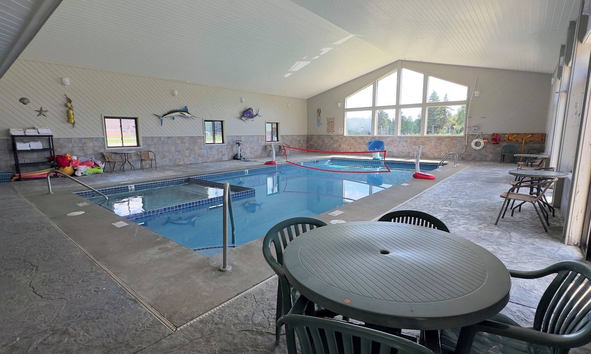 Alger Hotel | Riverside Romance: Couple Getaway with Cozy Tavern Dining & Indoor Pool Access
