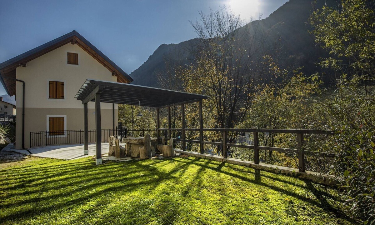 Tolmin Apartment | Riverside Rustic Ridge Apartments with Balcony - Three Bedroom Apartment with Balcony