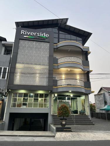 Blitar Hotel | Riverside Smart Hotel