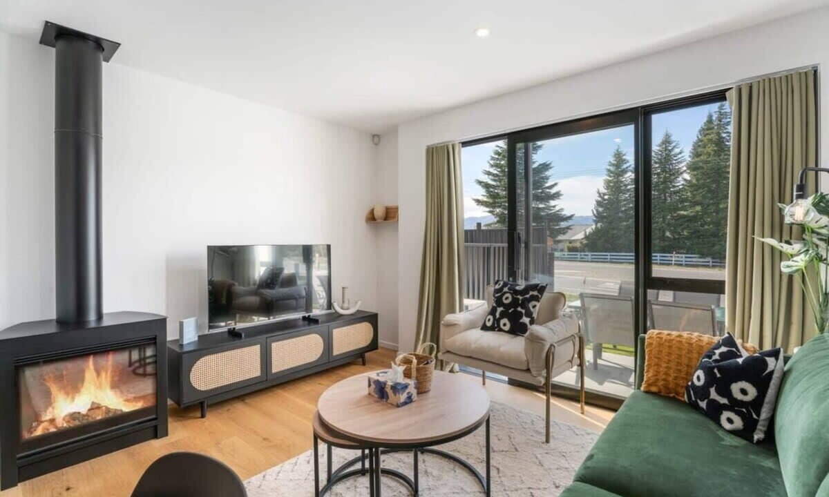 Albert Town Apartment | Riverside Terrace