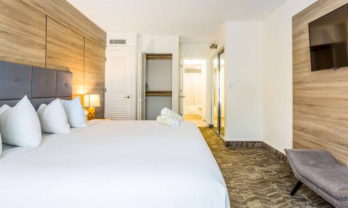 Pompano Beach Condo | Riverside Vacation Rentals by Rocketstay