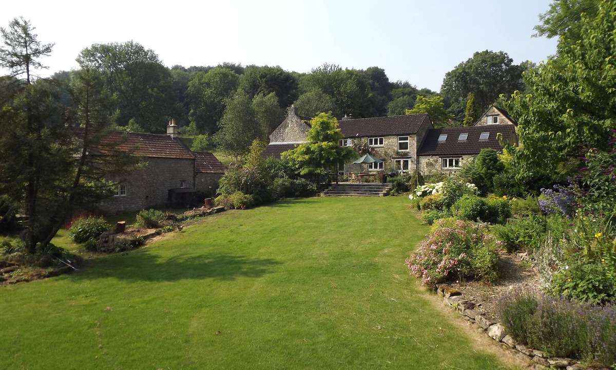 Claverton House | Riverside villa near BATH AA 5 stars (top rating) Stunning pool 6 double beds