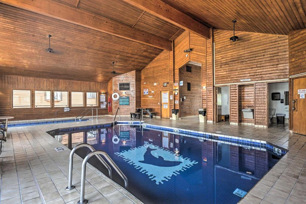 Wisconsin Dells Apartment | Riverside Wisconsin Dells Condo and Pool Access