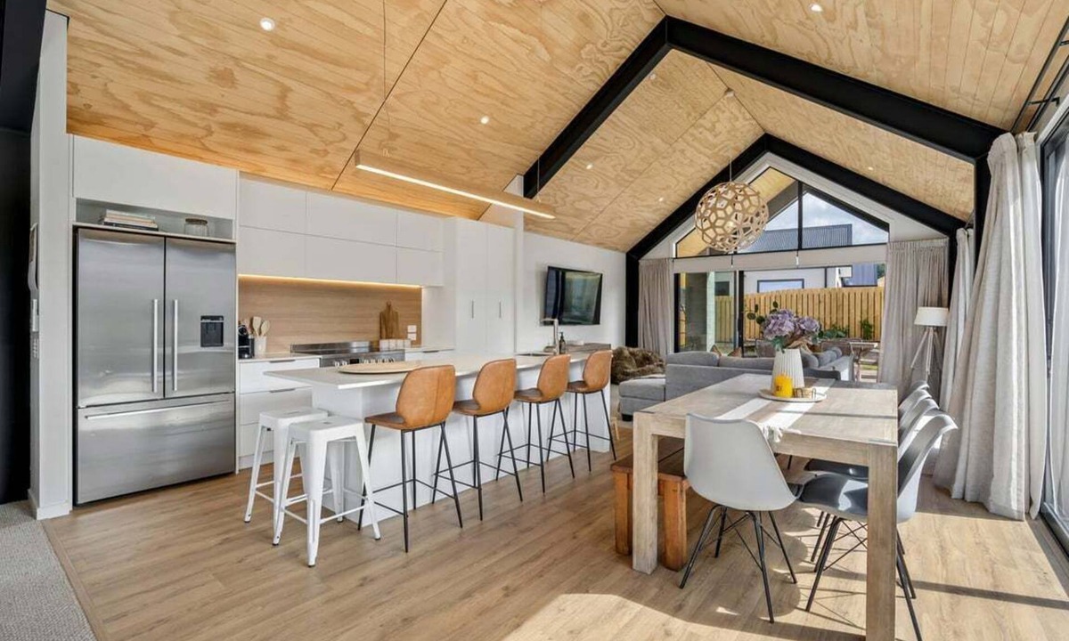 Wanaka Villa | Riverslea House Bright, Modern Getaway for Families & Friends
