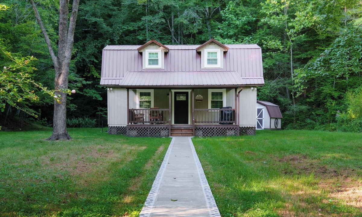 West Liberty Cabin | Riverstone Cabin and Retreat in West Liberty, KY. Near Cave Run Lake