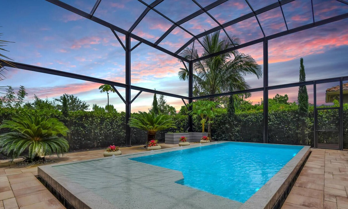 Naples House | Riverstone Manor - 5 bedroom home in amenity-rich Riverstone
