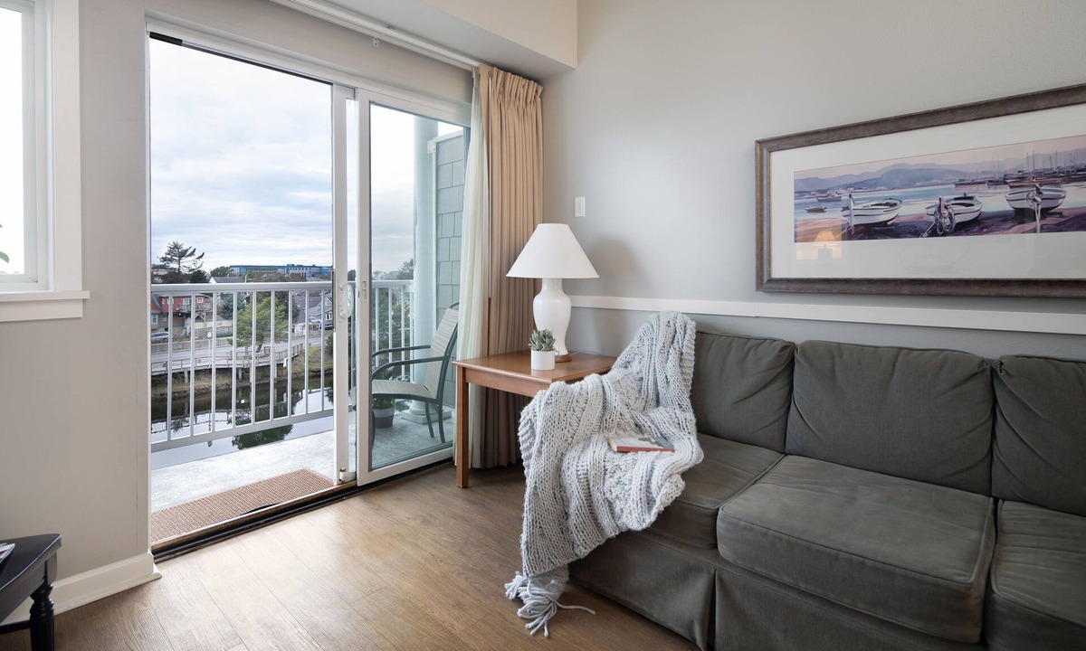 Seaside Hotel | Rivertide Suites Hotel