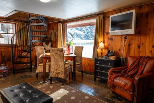 Durango - Purgatory Cabin | Riverview Cabin at O-Bar-O