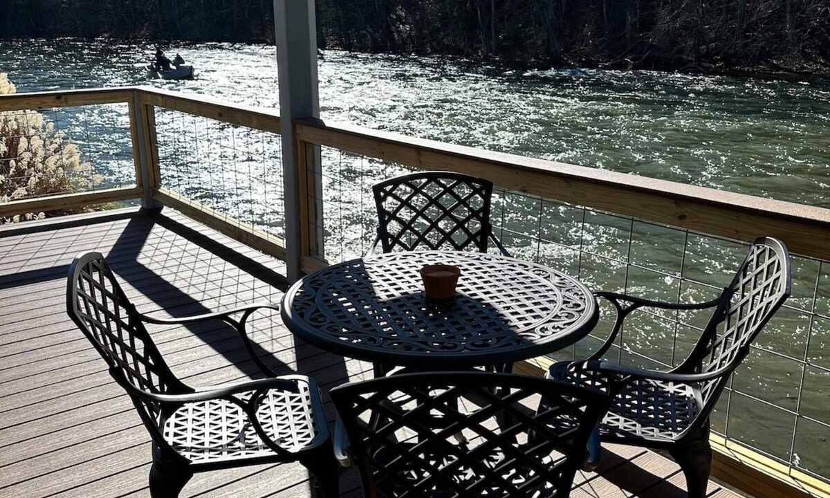 Bristol House | Riverview Retreat Pad #5