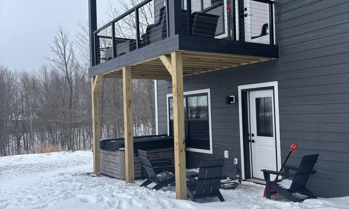 Riverside House | RiverWest at Spirit Mountain Oasis- Hot Tub- Sauna- River View