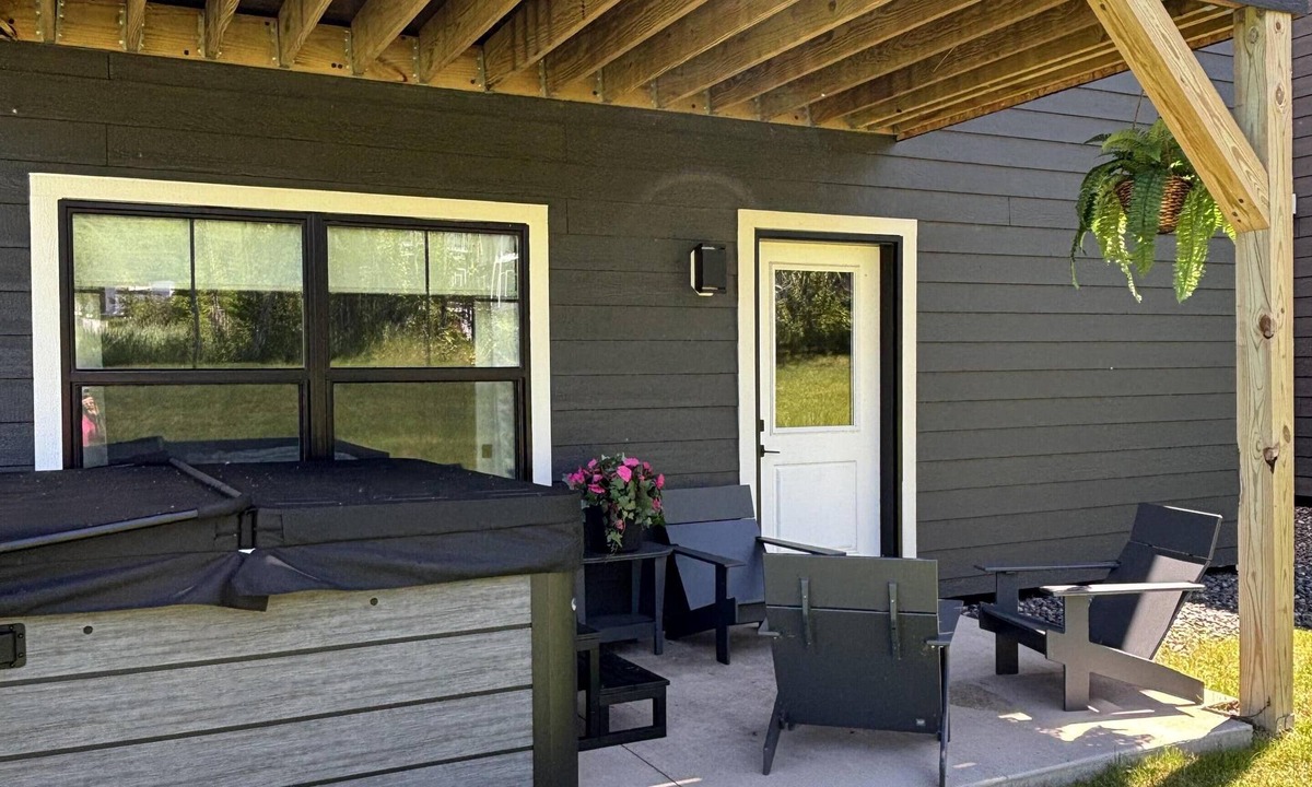 Riverside House | RiverWest Escape- Hot Tub - Sauna - Dog Friendly
