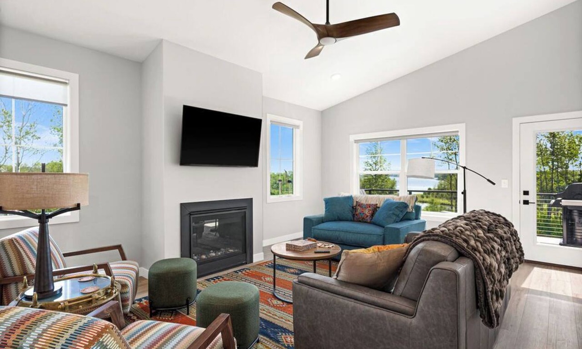 Riverside Condo | RiverWest Hunters Lookout - Riverfront - Dog Friendly