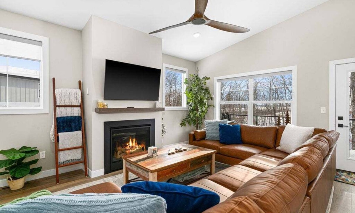 Riverside House | RiverWest Northern Retreat -Hot Tub - Sauna - Dogs Allowed