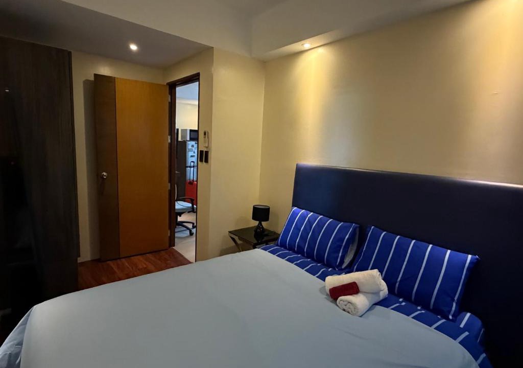 Cainta Hotel | RKJ condotel 2BR