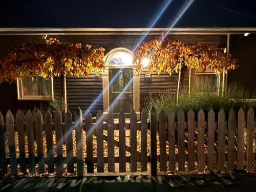 Oatlands House | Robinson Cottage