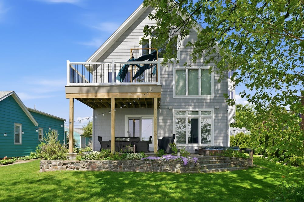 North Greece House | Rochester Lakeview 4br With Firepit Sleeps 6 4 Bedroom Home