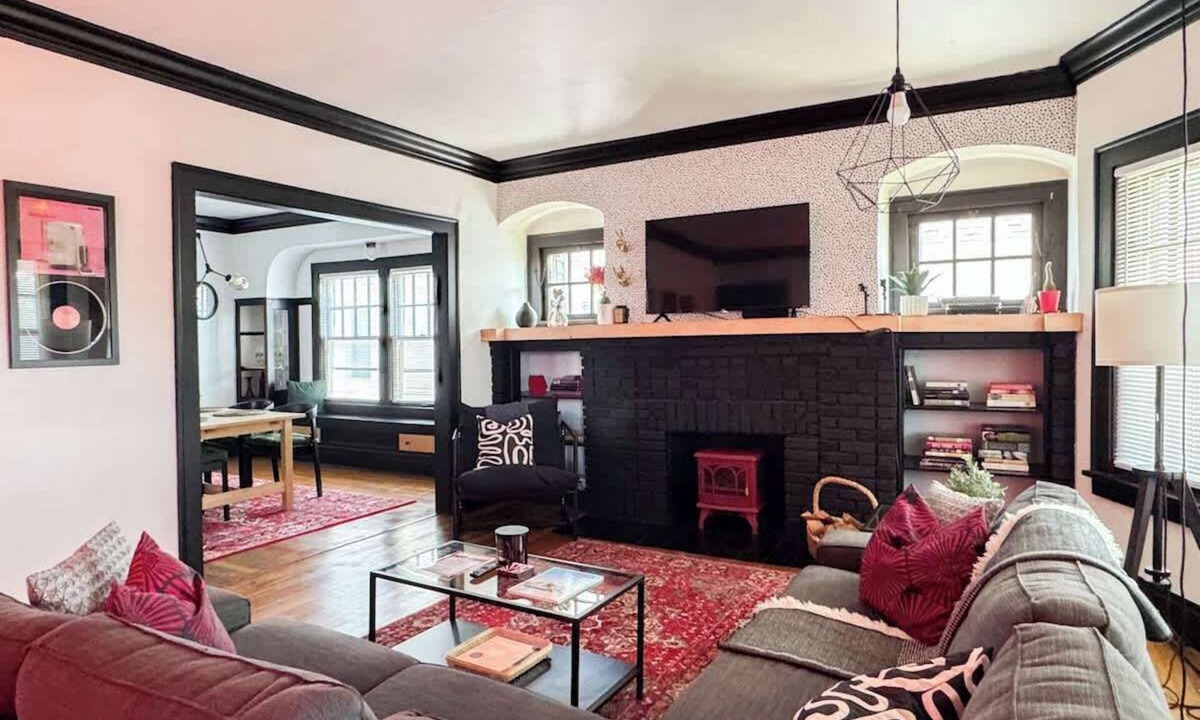 Lakewood Apartment | Rock and Roll House of Fame! 2bed 1bath Central AC