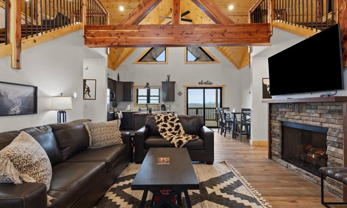 Rogers Cabin | Rock Point - Million $ View, Private, Hot Tub, Lux