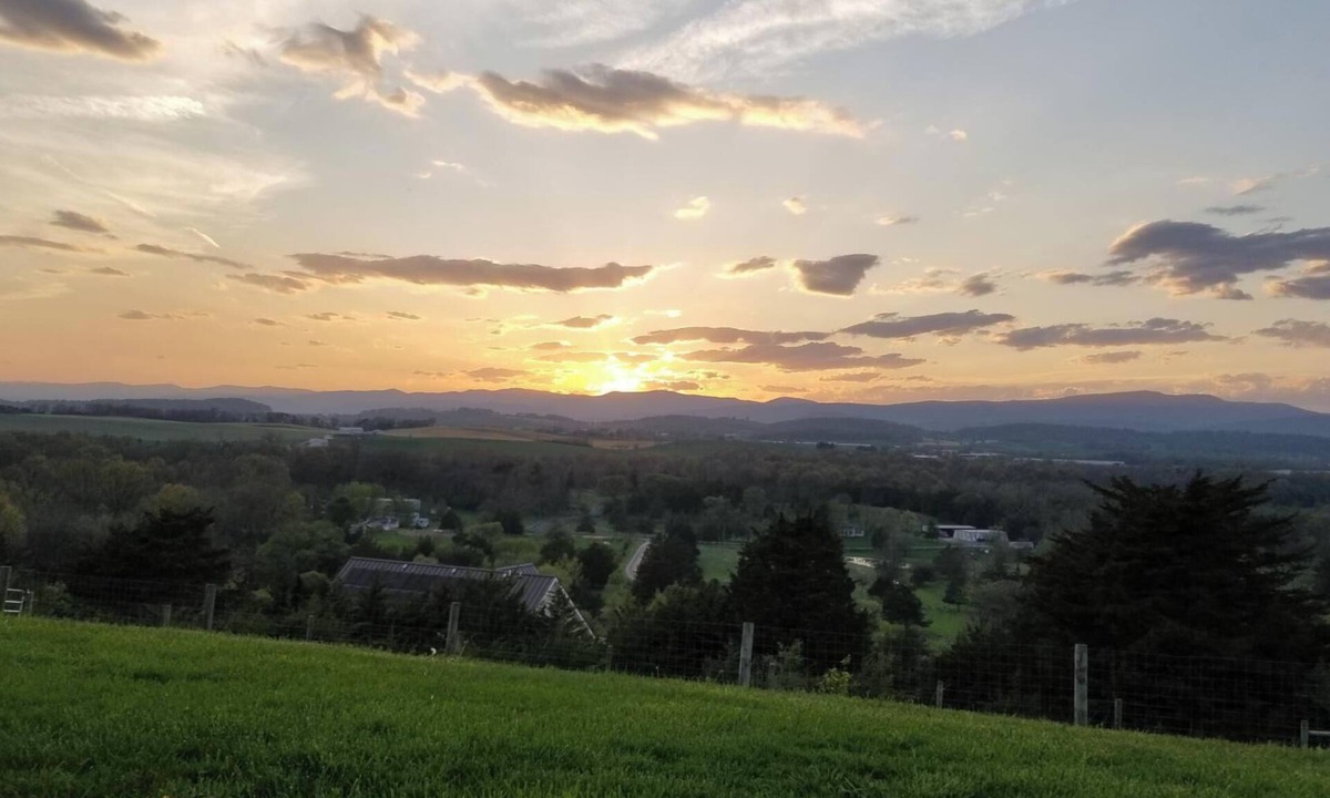 Harrisonburg Apartment | Rock Ridge View-1 bed apartment with fabulous view in Harrisonburg