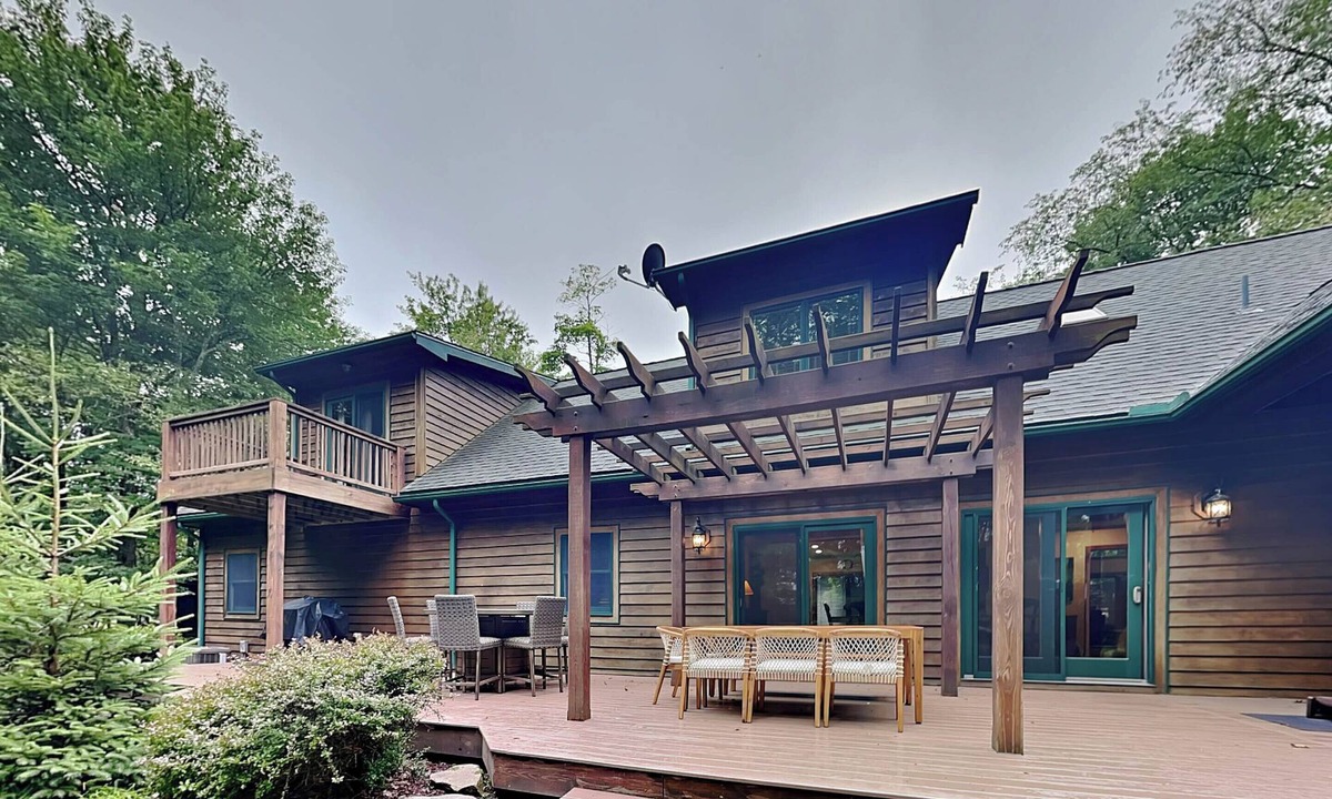 McHenry House | Rock Wisperer | Great Location, Large Yard!