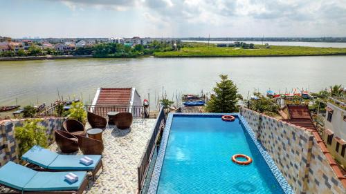 Minh An Hotel | Rockmouse Centre River Villa