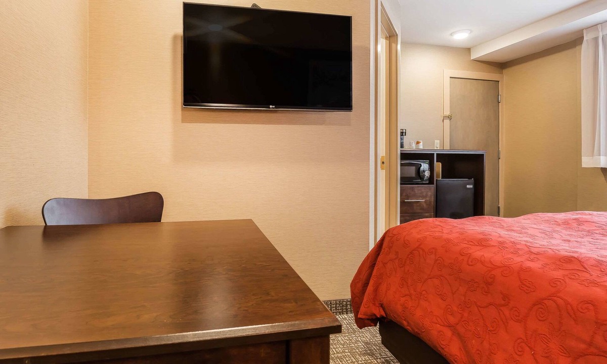 North Park Hotel | Rodeway Inn Chicago - Evanston