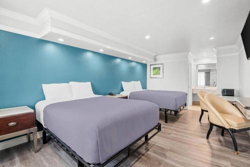 Commerce Hotel | Rodeway Inn Commerce - Los Angeles