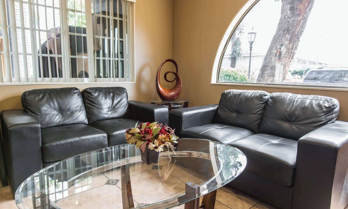 North Broadway Hotel | Rodeway Inn Escondido Downtown