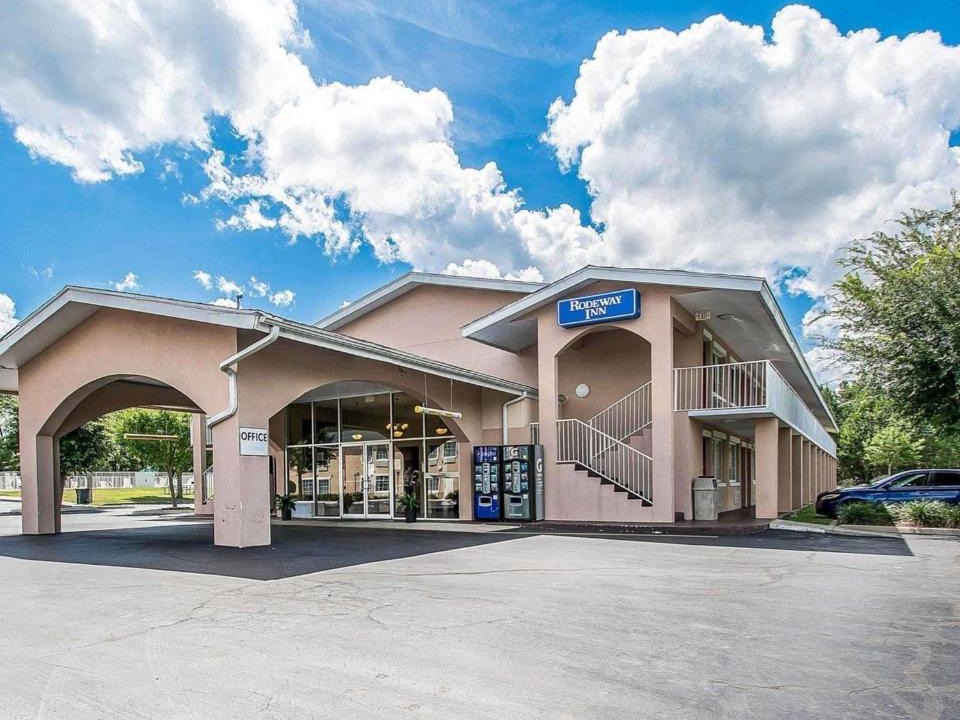 Gainesville Hotel | Rodeway Inn Gainesville - University Area