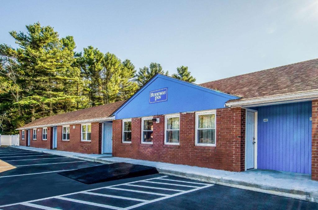 Middleborough Hotel | Rodeway Inn Middleboro-Plymouth