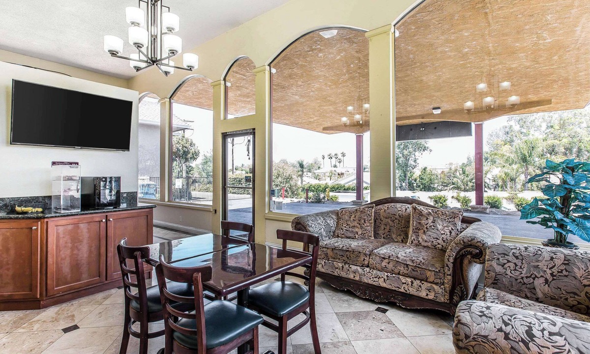 Canyon Lake Hotel | Rodeway Inn & Suites Canyon Lake-Menifee West