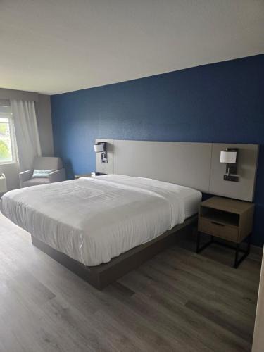 Portage Hotel | Rodeway Inn