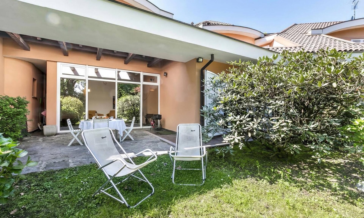 Ispra Apartment | Rododendro Rosso, Ispra, Italy