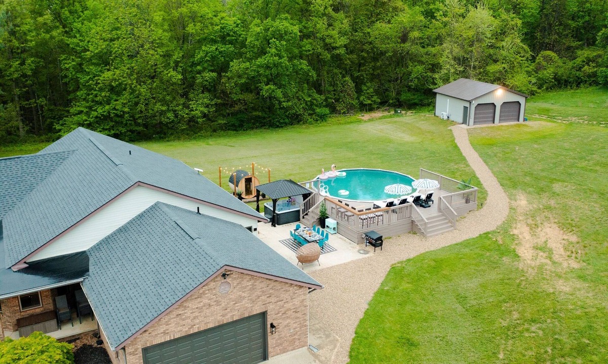Laurelville House | Rolling Ridge | Sauna, HeatedPool, Sleeps 23, Pets, GameRoom, Theater, & More